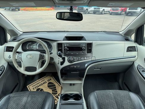 Used 2012 Toyota Sienna SE FWD image 22
