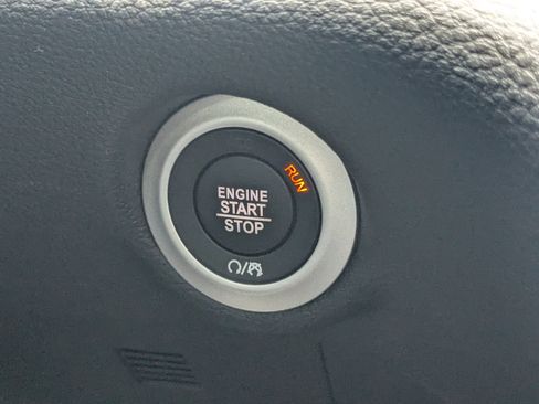 New 2026 Chrysler Pacifica Limited image 28