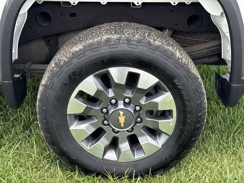 Used 2024 Chevrolet Silverado 2500 Custom w/ Custom Value Package AWD/4WD image 31