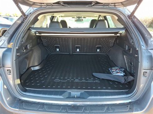 Used 2023 Subaru Outback Limited image 29