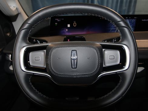 New 2026 Lincoln Navigator Reserve AWD/4WD image 9