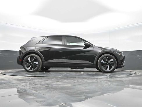 New 2025 Hyundai Ioniq 5 SE image 28