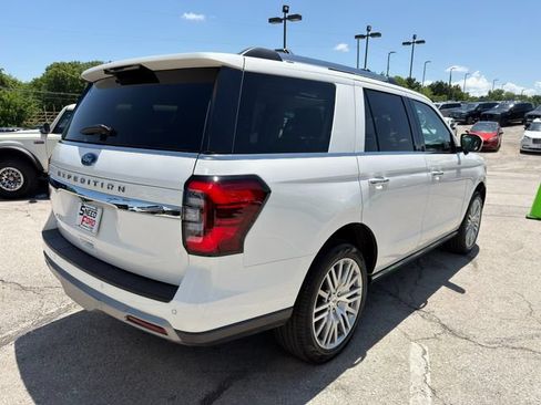 Used 2024 Ford Expedition Limited AWD/4WD image 7