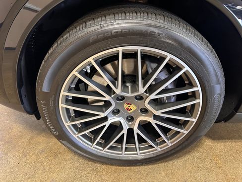 Used 2023 Porsche Cayenne Platinum Edition AWD/4WD image 78