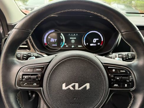 Used 2022 Kia Niro EX w/ Cold Weather Package image 27