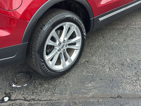 Used 2018 Ford Explorer XLT w/ Equipment Group 202A image 8