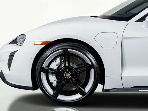 Used 2024 Porsche Taycan 4S w/ Premium Package image 22