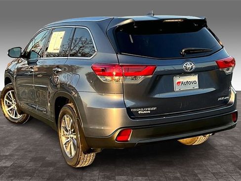 Used 2019 Toyota Highlander XLE image 4
