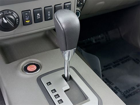 Certified 2020 Nissan Frontier SV w/ Midnight Edition Floor Mats image 10