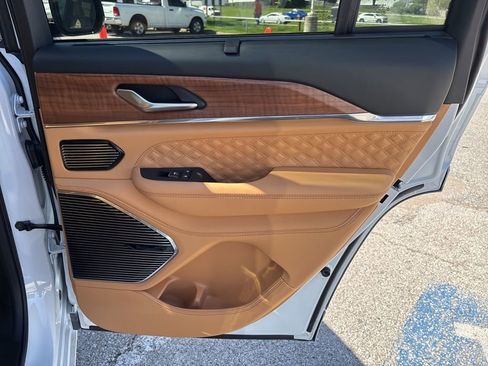 New 2026 Jeep Grand Cherokee Summit AWD/4WD image 44