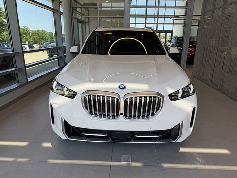 New 2026 BMW X5 xDrive50e AWD/4WD image 2