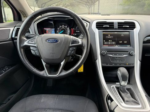 Used 2015 Ford Fusion SE FWD image 12