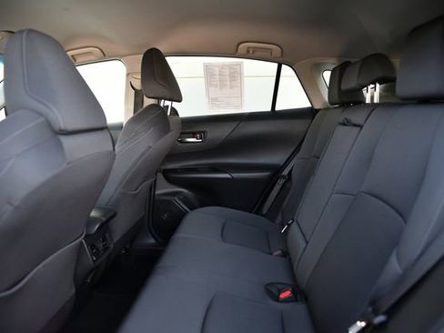 Used 2022 Toyota Venza LE image 22