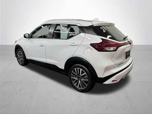 Used 2024 Nissan Kicks SV FWD image 4