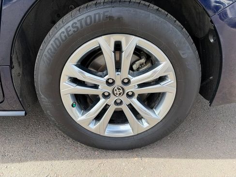 Used 2023 Toyota Sienna Platinum AWD/4WD image 34