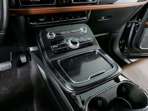 Used 2021 Lincoln Nautilus Reserve image 17