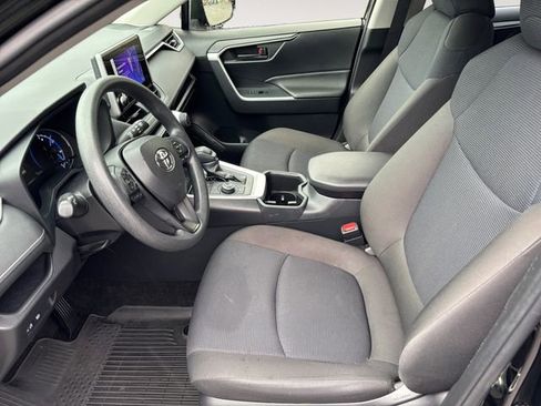 Used 2024 Toyota RAV4 LE AWD/4WD image 9