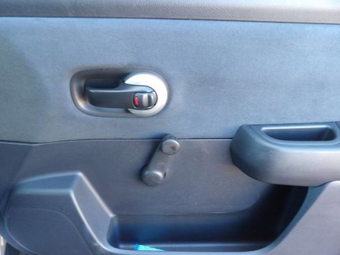 Used 2010 Nissan Versa Sedan image 28