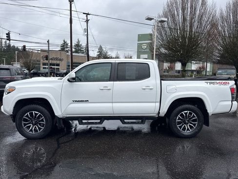 Used 2020 Toyota Tacoma TRD Sport AWD/4WD image 4