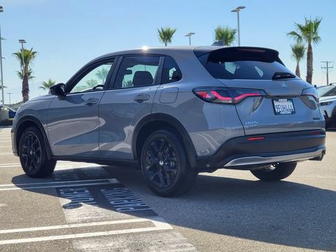 Used 2023 Honda HR-V Sport image 3