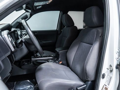 Used 2019 Toyota Tacoma TRD Sport image 5