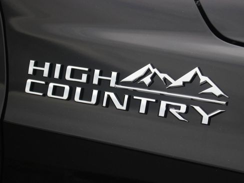 New 2026 Chevrolet Suburban High Country image 10