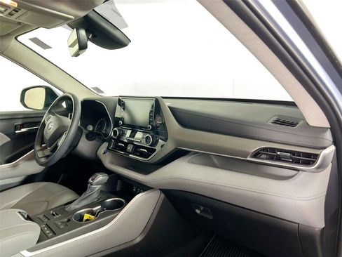 Used 2022 Toyota Highlander XLE image 27