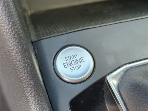 Certified 2022 Volkswagen Taos SE image 29