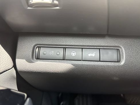 Used 2025 Nissan Pathfinder SL AWD/4WD image 38
