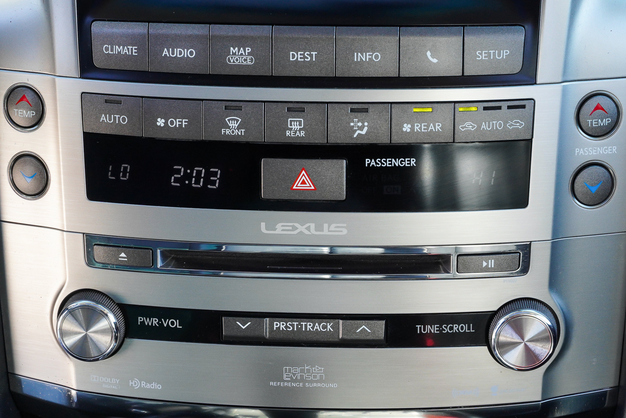 Used 2015 Lexus LX 570 4WD w/ Luxury Package image 46
