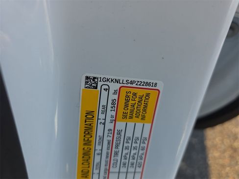 Used 2023 GMC Acadia AT4 image 41