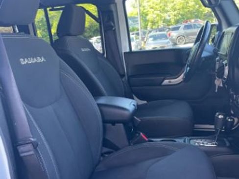 Used 2017 Jeep Wrangler Unlimited Sahara w/ Connectivity Group AWD/4WD image 15