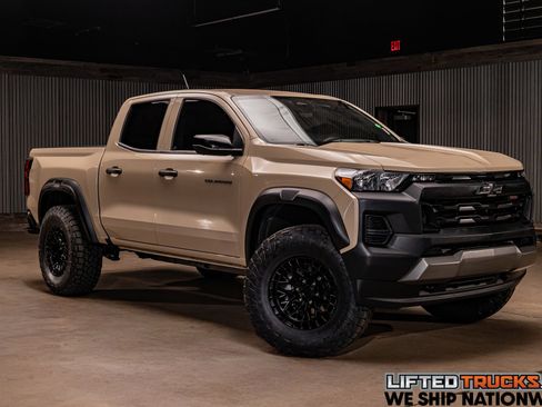 Used 2023 Chevrolet Colorado Trail Boss w/ Technology Package AWD/4WD image 1
