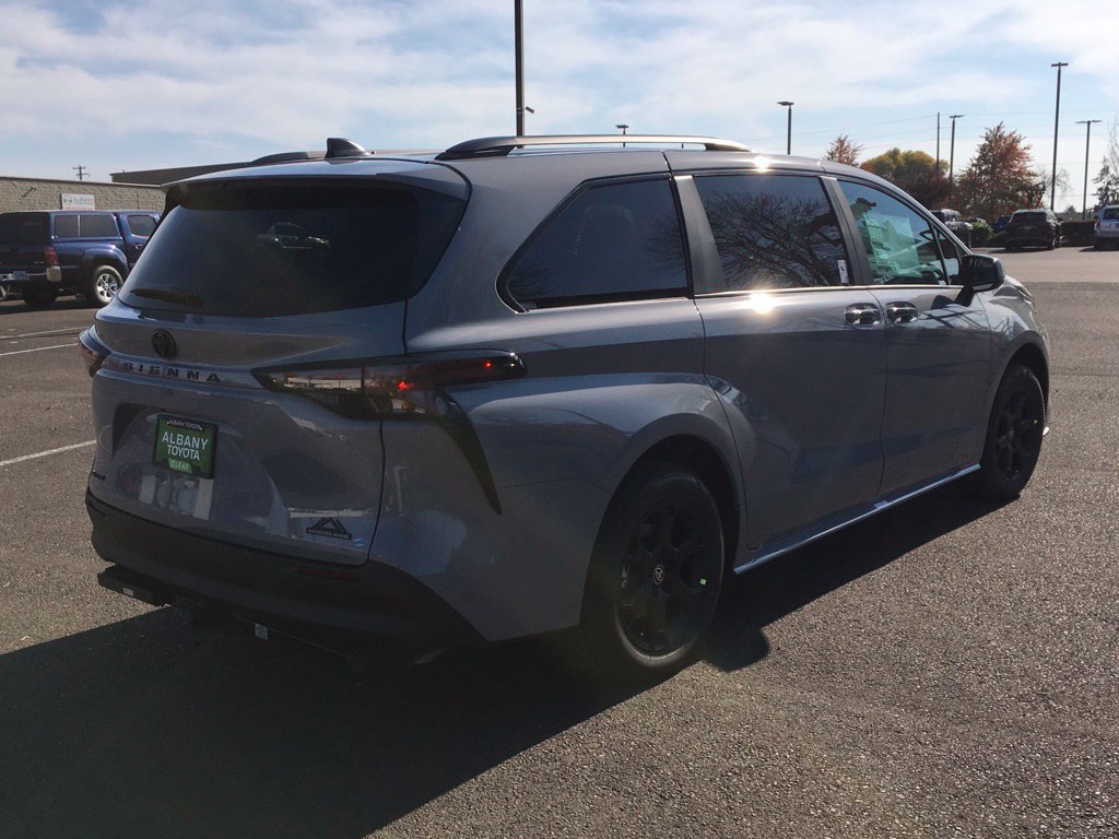 New 2026 Toyota Sienna XLE Woodland Edition AWD/4WD image 8