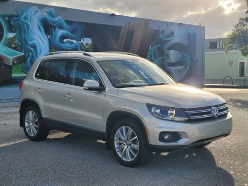 Used 2013 Volkswagen Tiguan SE image 3