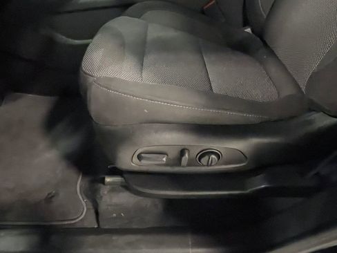 Used 2023 Chevrolet Traverse LT w/ Rear Camera Mirror Package image 25