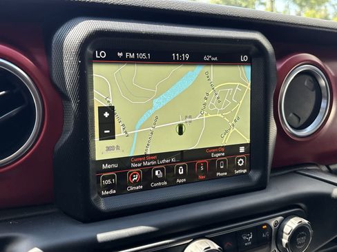 Used 2023 Jeep Wrangler Unlimited Rubicon AWD/4WD image 17