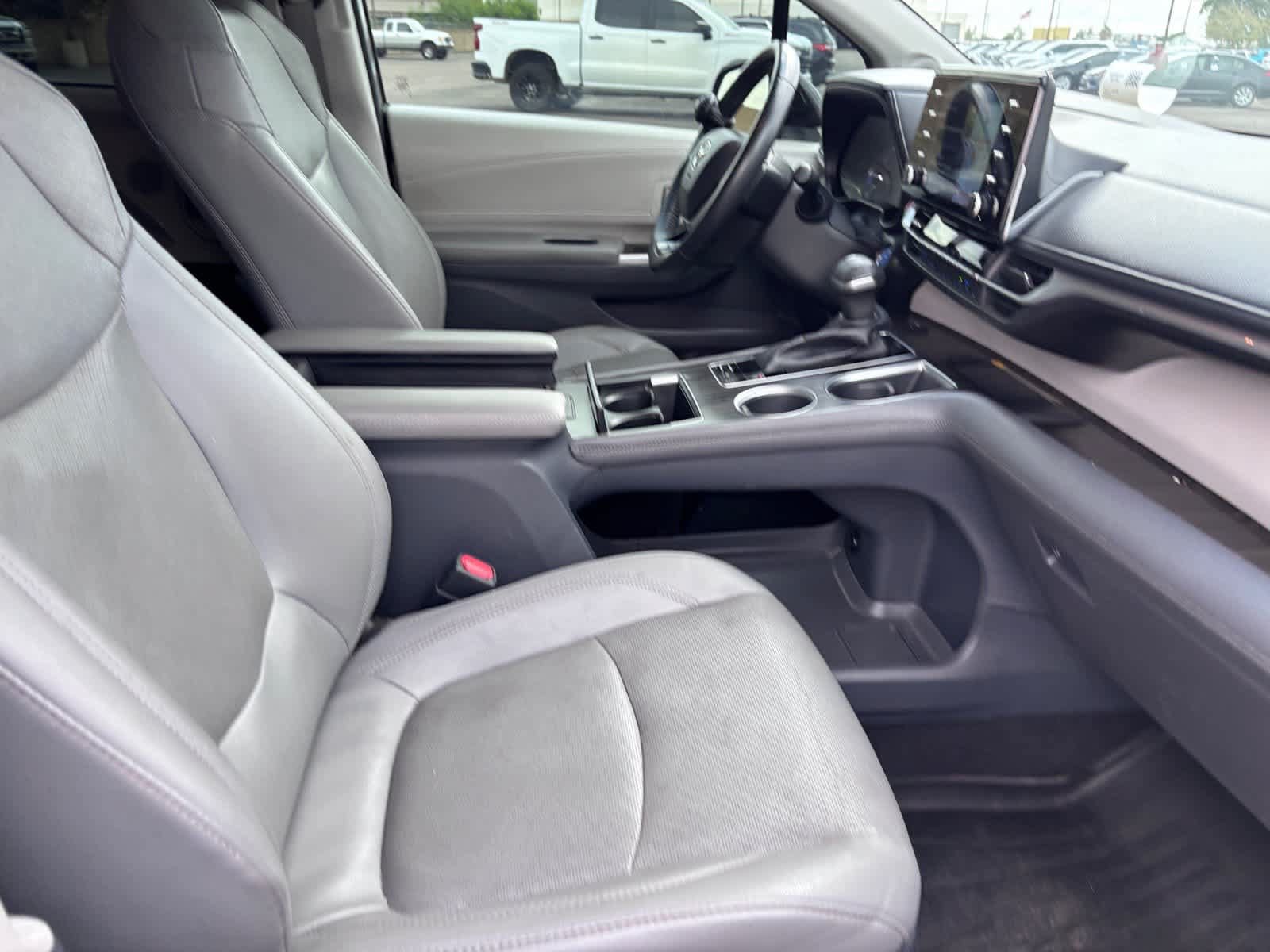Used 2022 Toyota Sienna Limited FWD image 9