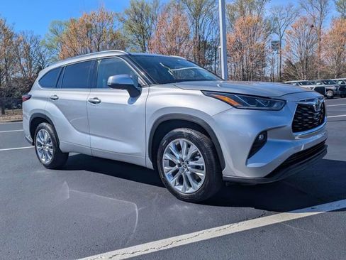 Used 2022 Toyota Highlander Limited image 2