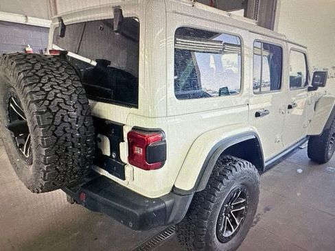 Used 2024 Jeep Wrangler Unlimited Rubicon AWD/4WD image 5