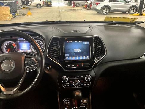 Used 2021 Jeep Cherokee Limited image 18