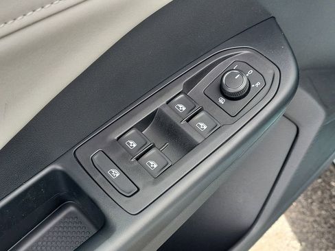 New 2026 Volkswagen Taos SE FWD image 14