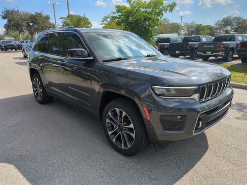 Used 2022 Jeep Grand Cherokee Overland image 2