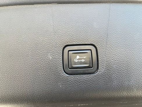 Used 2020 Chevrolet Traverse Premier image 33