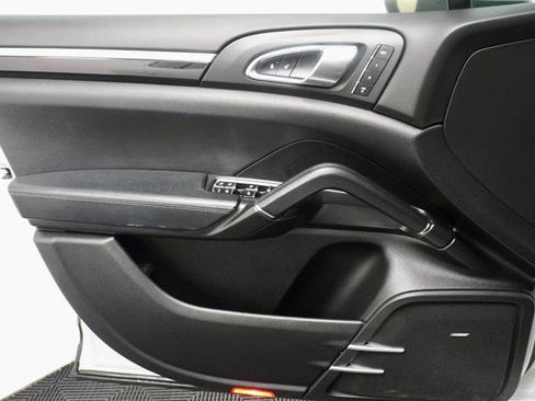 Used 2013 Porsche Cayenne S image 34