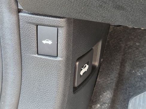 Used 2025 Honda Accord SE image 37