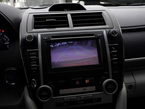 Used 2012 Toyota Camry XLE w/ Leather Pkg FWD image 5