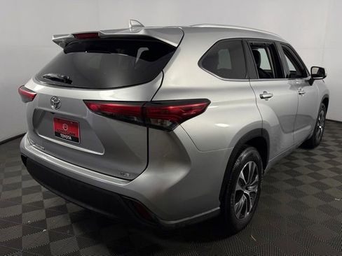 Used 2022 Toyota Highlander XLE image 8
