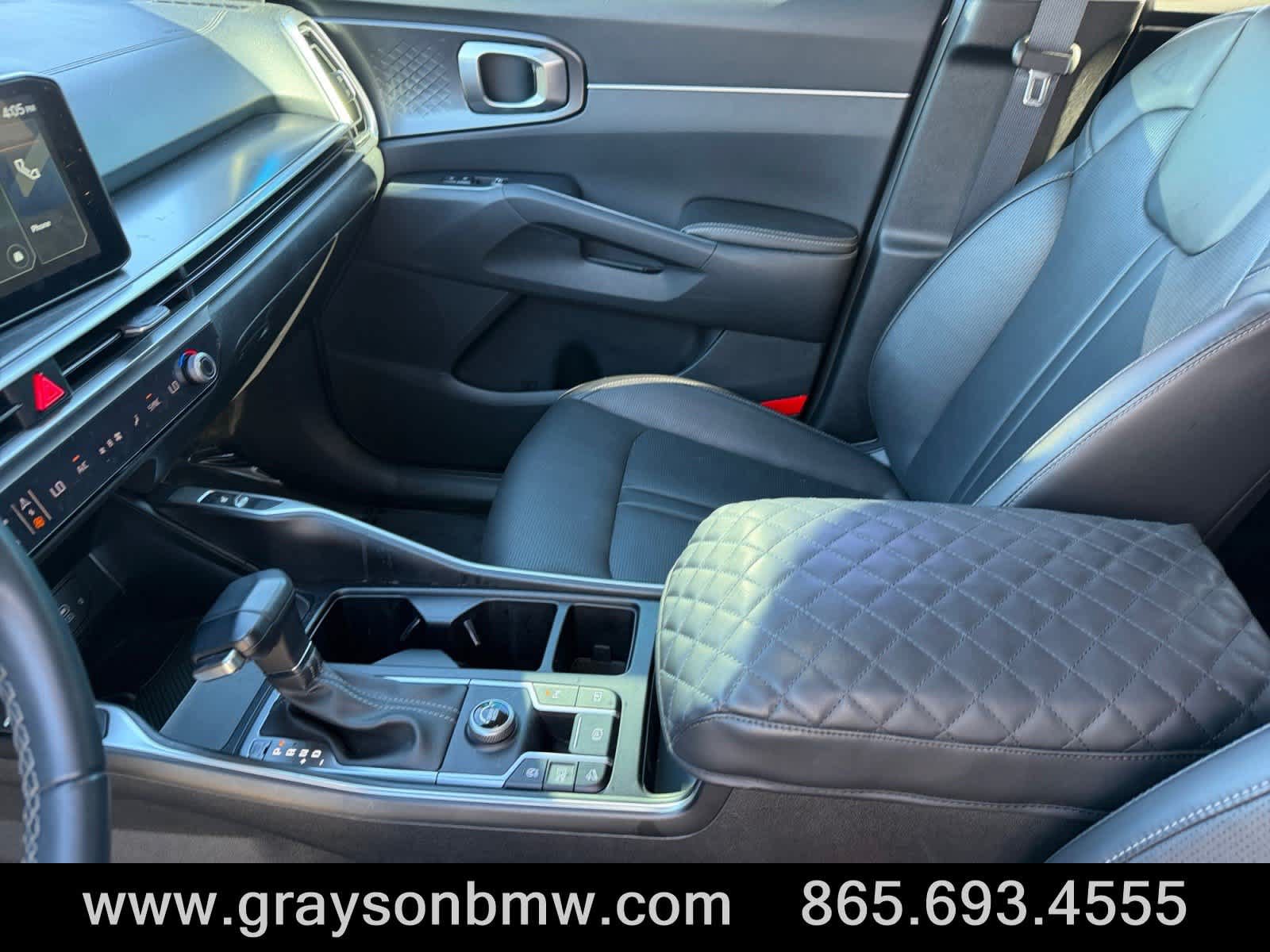 Used 2024 Kia Sorento S w/ Panoramic Sunroof Package FWD image 12