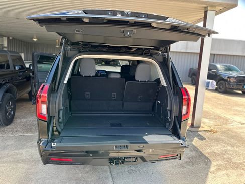 New 2025 Ford Expedition Active image 39